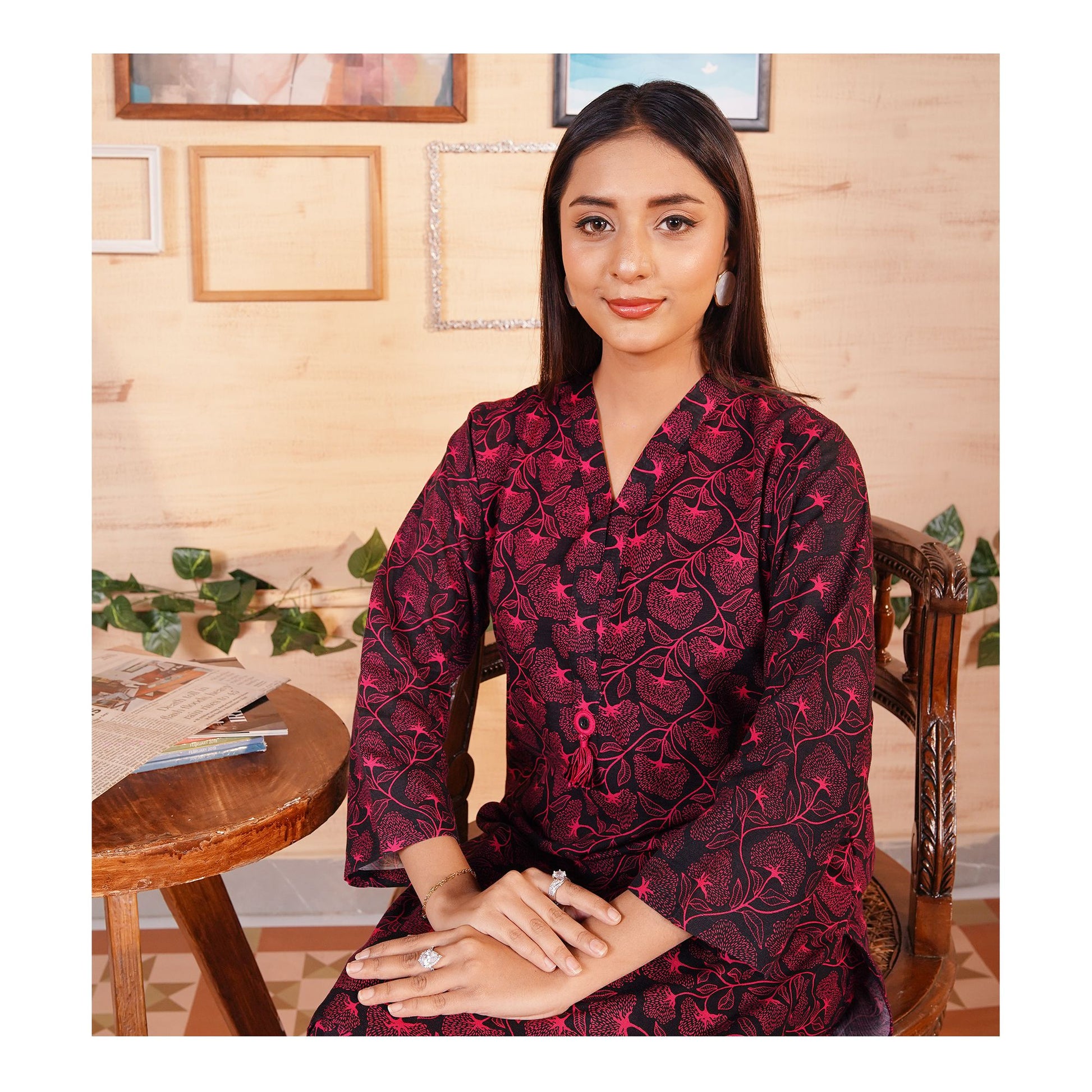 Basix Khaddar Black & Magenta Flora With Tassel, 2-Piece Set, EW-109
