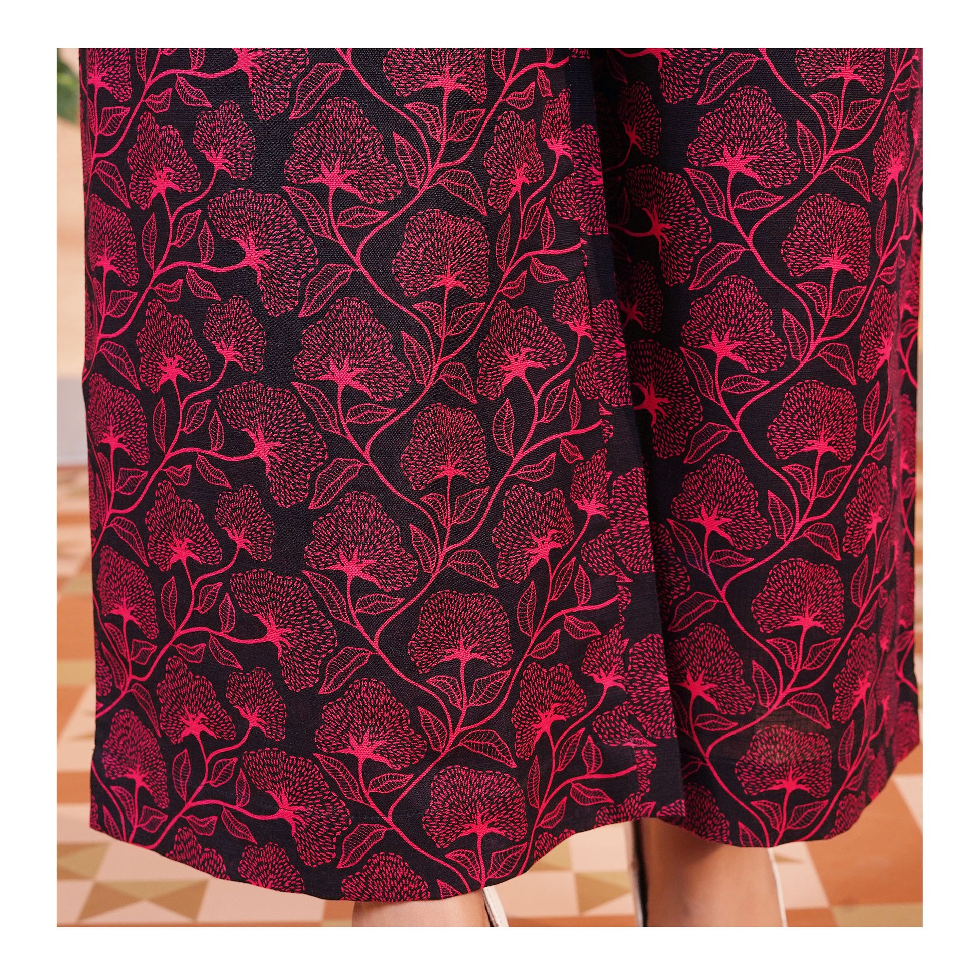 Basix Khaddar Black & Magenta Flora With Tassel, 2-Piece Set, EW-109
