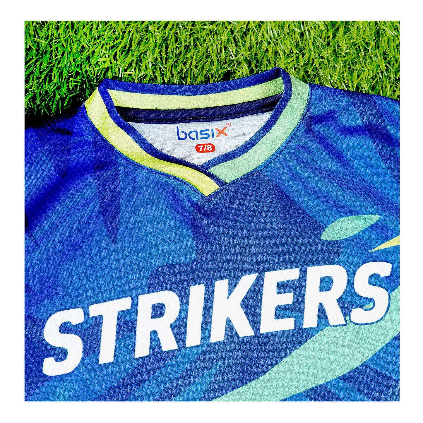 Basix Boy's Football Kits, Navy &amp; White Strikers, 10
