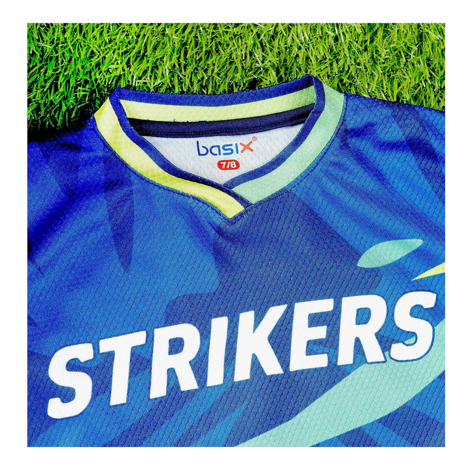 Basix Boy's Football Kits, Navy &amp; White Strikers, 10